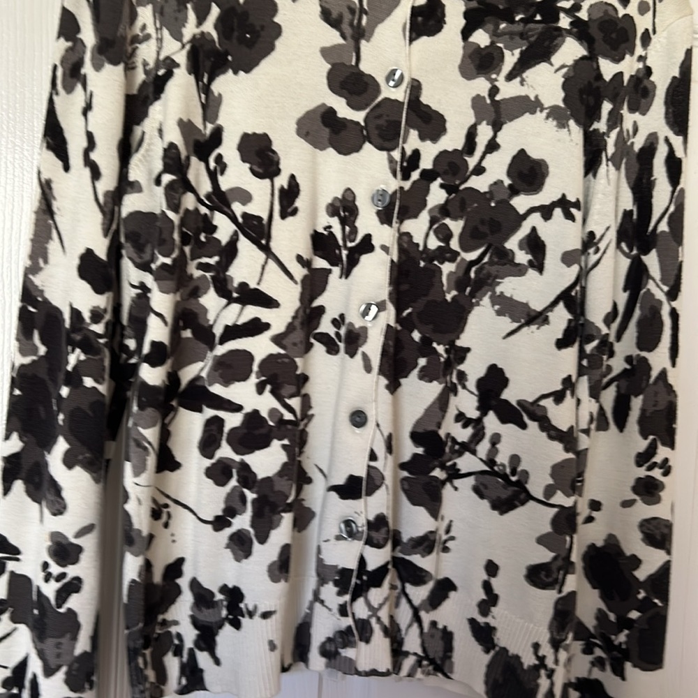 Women’s Van Heusen Floral Cardigan MEDIUM - BRAND NEW NO TAGS - Picture 6 of 6